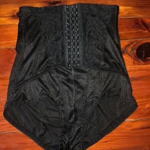 NWOT tummy hide panties